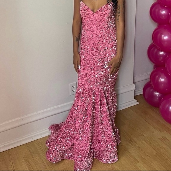 Dresses & Skirts - Pink prom dress sequin